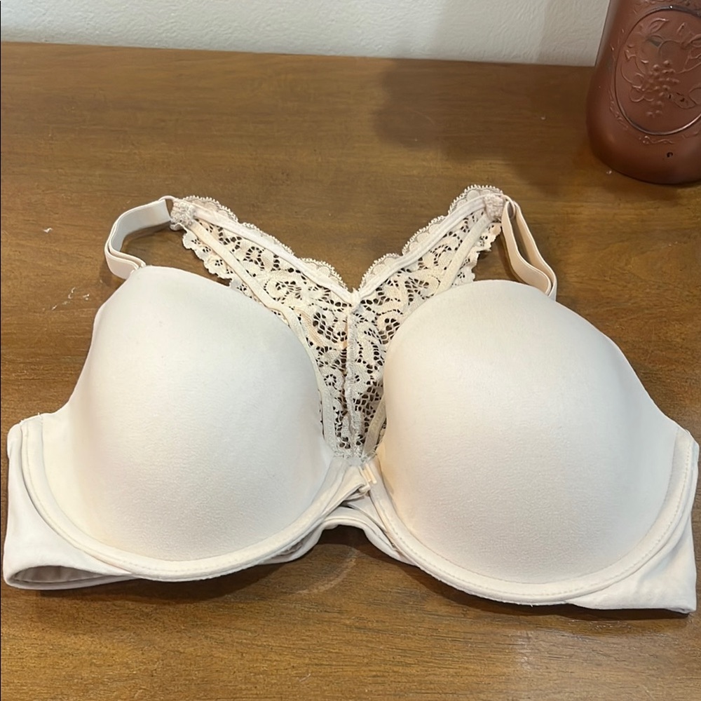 NWOT Victoria's Secret Cream Lace Bra